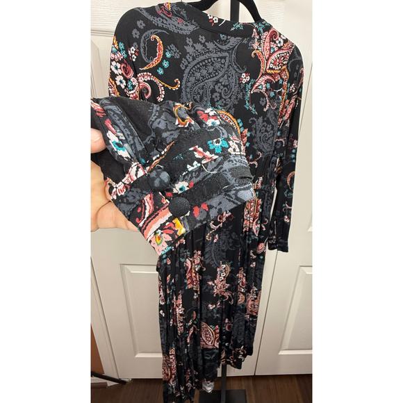 Torrid Sz 0 (12) Paisley Black/Red Long Sleeved V Neck Fit and Flare Dress - Picture 6 of 10